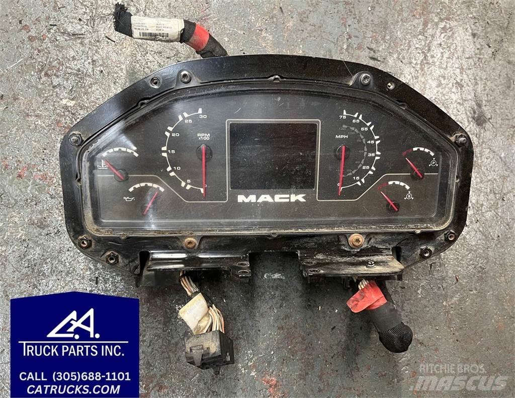 Mack LE613 Transport Sonstige