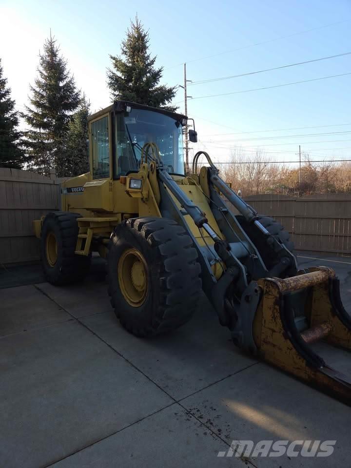 Volvo L90B Radlader