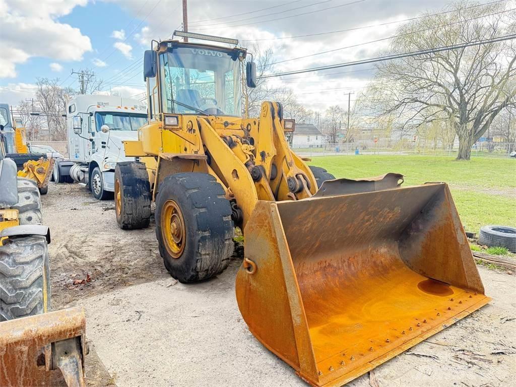 Volvo L90D Radlader