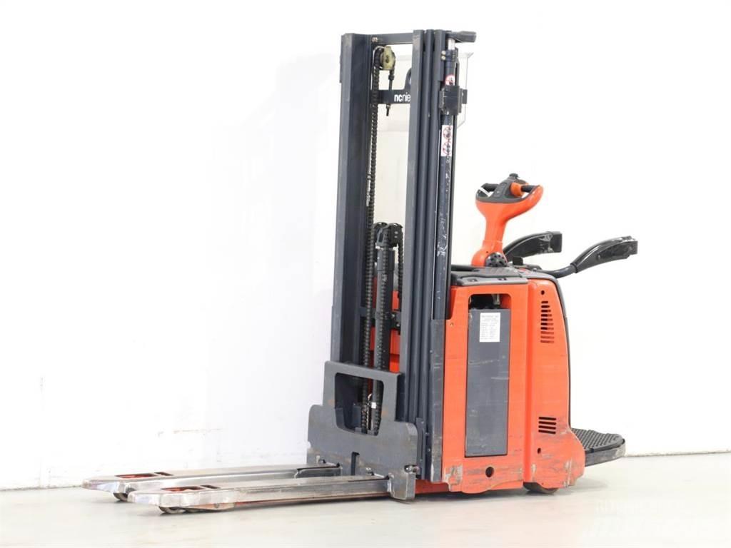 Linde D12AP/133 Deichselstapler