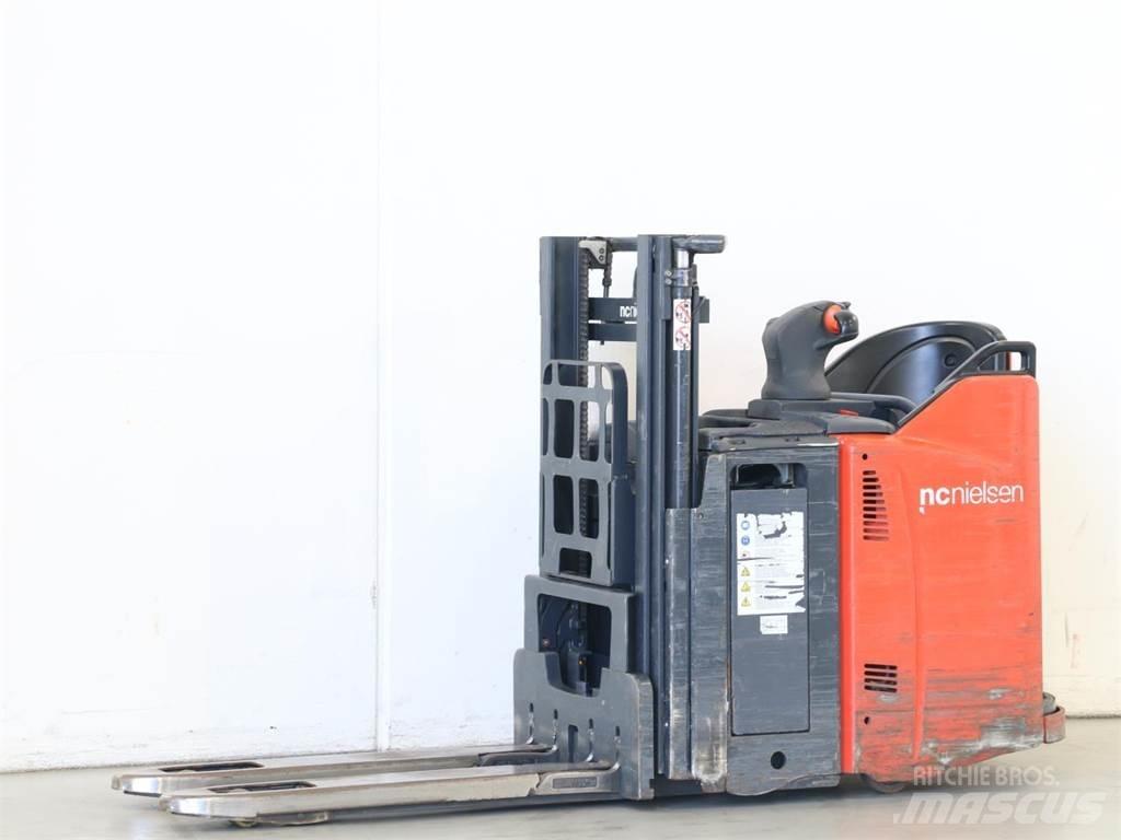 Linde D12HPSP/133 Deichselstapler