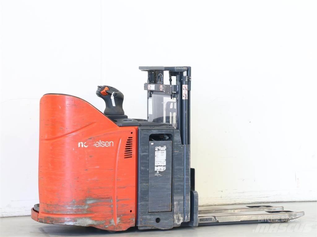 Linde D12HPSP/133 Deichselstapler