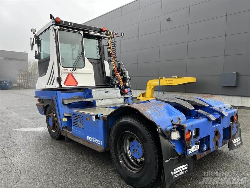 Terberg RT223 4X4 Sonstige Flurförderzeuge