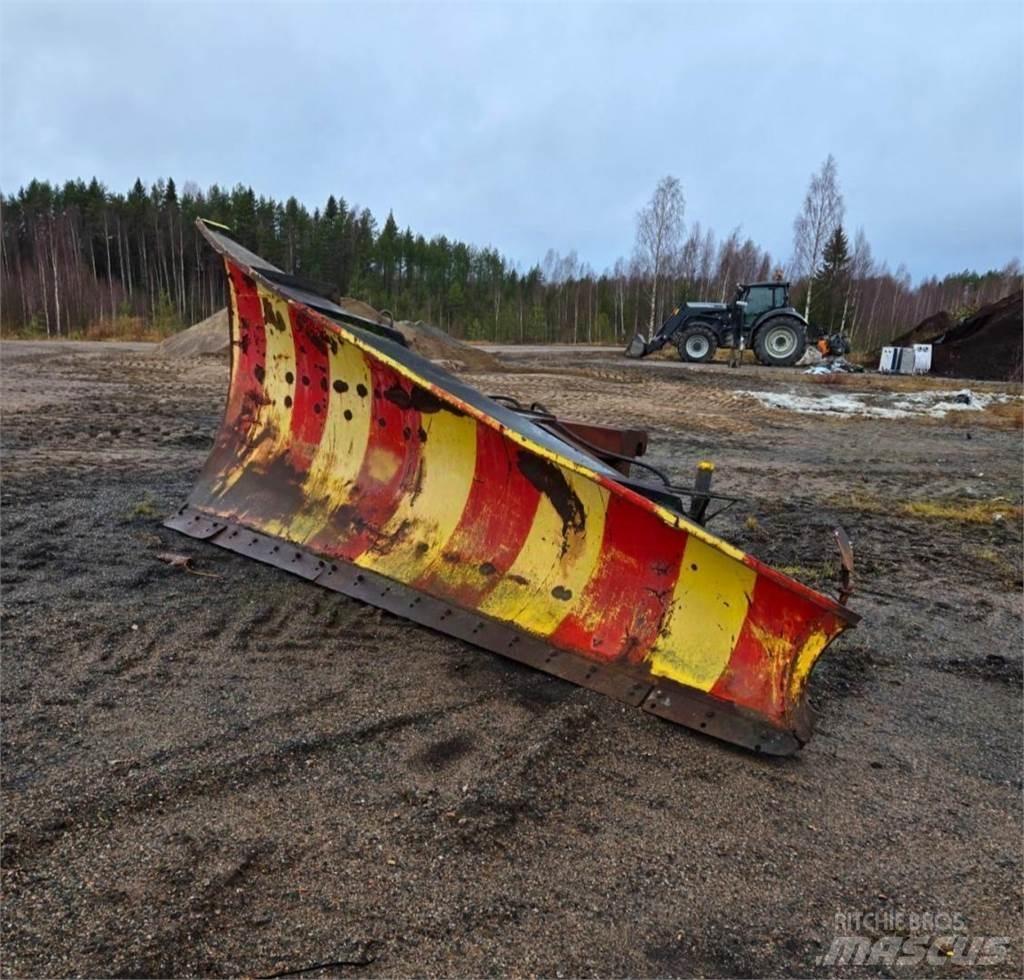  Aura 3,9m Pflüge
