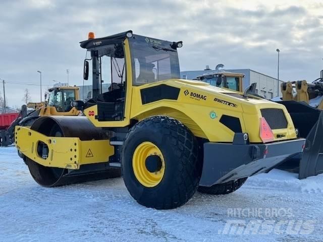 Bomag BW 213D-5 Sonstige Baumaschinen