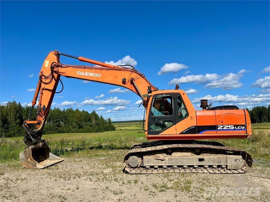 Daewoo 220LC-V Raupenbagger