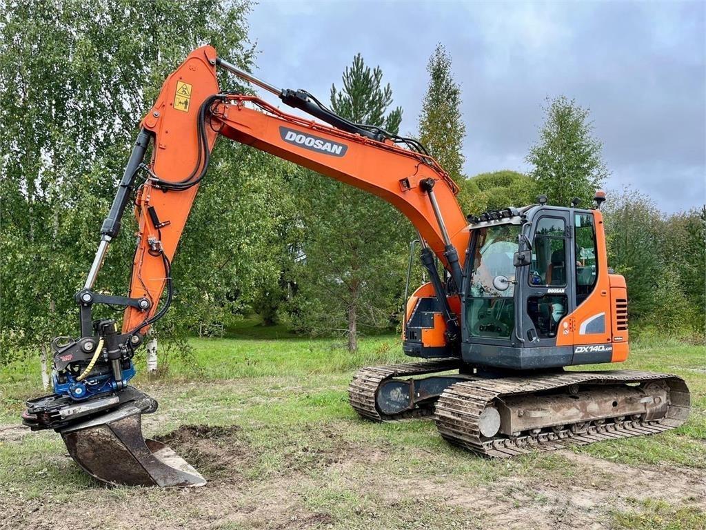 Doosan DX140LC Raupenbagger