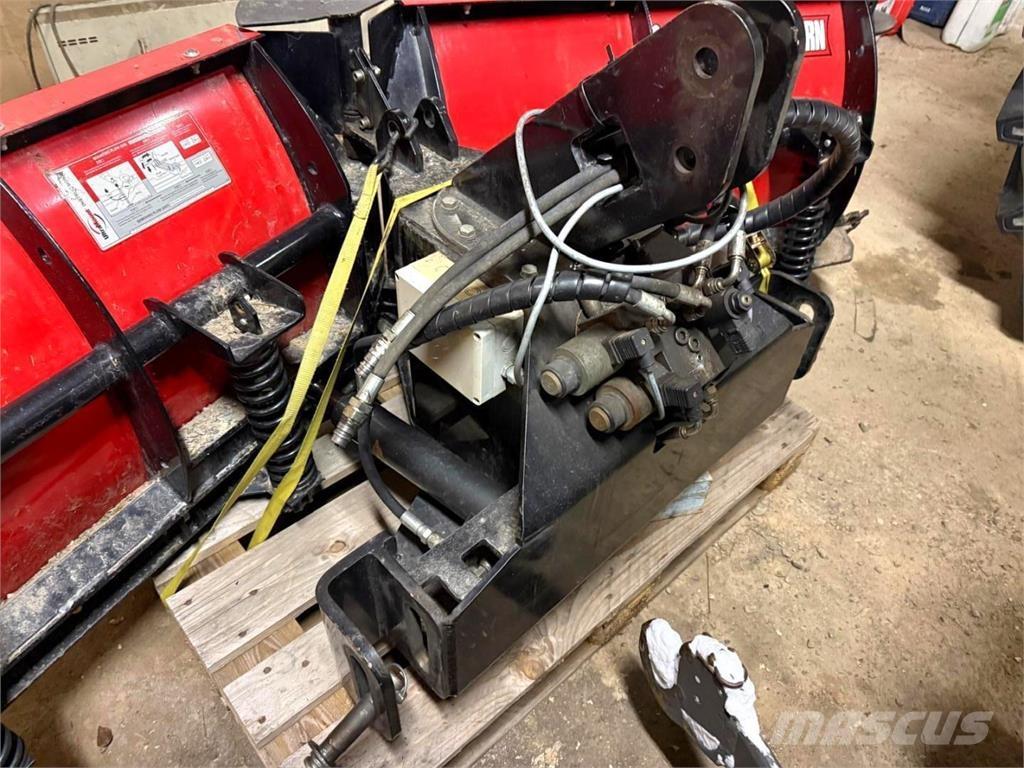 Hilltip Aura Schneeschilde und -pflüge