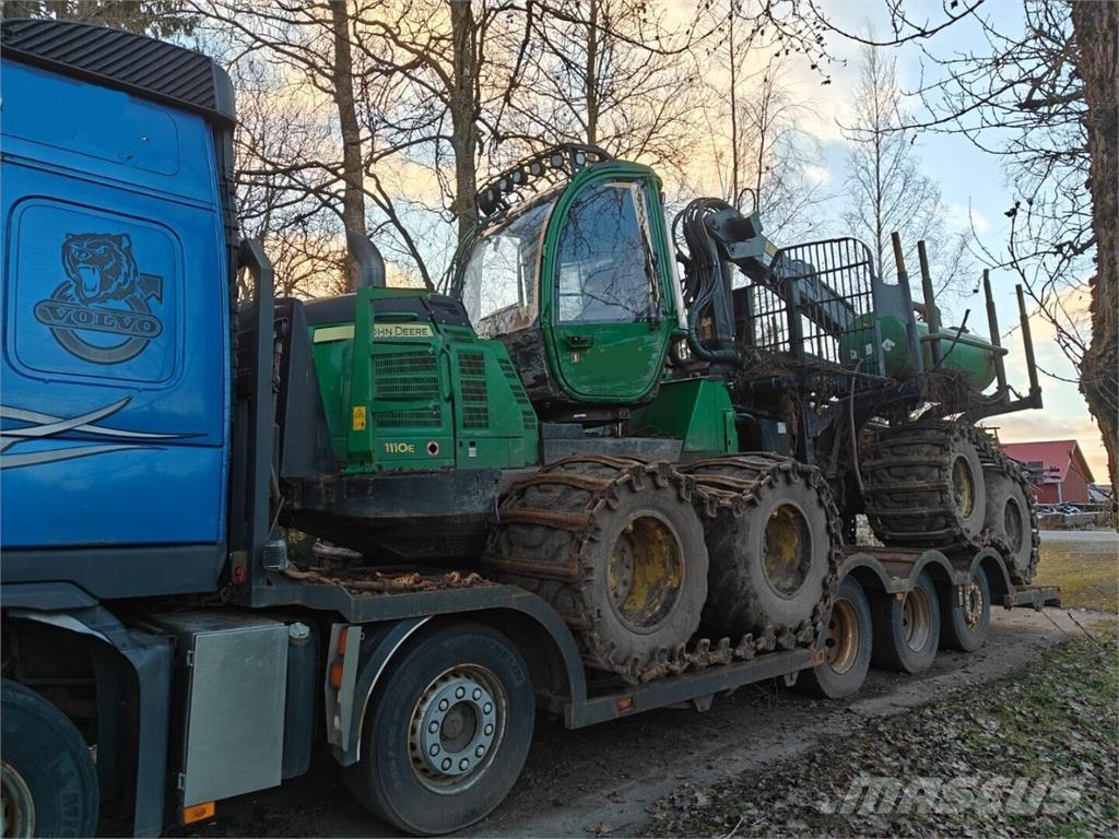 John Deere 1110 E Forwarder