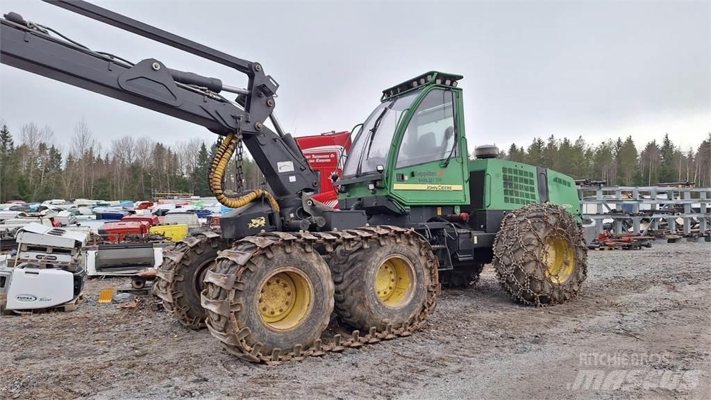 John Deere 1270 D Harvester