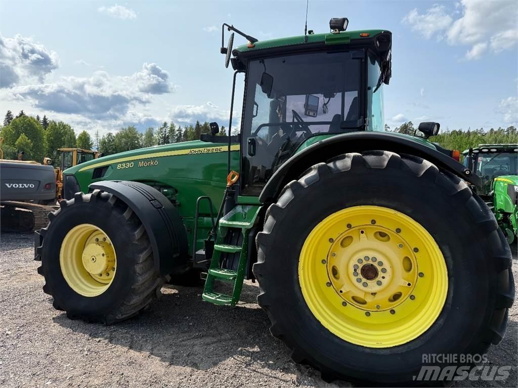 John Deere 8330 Traktoren