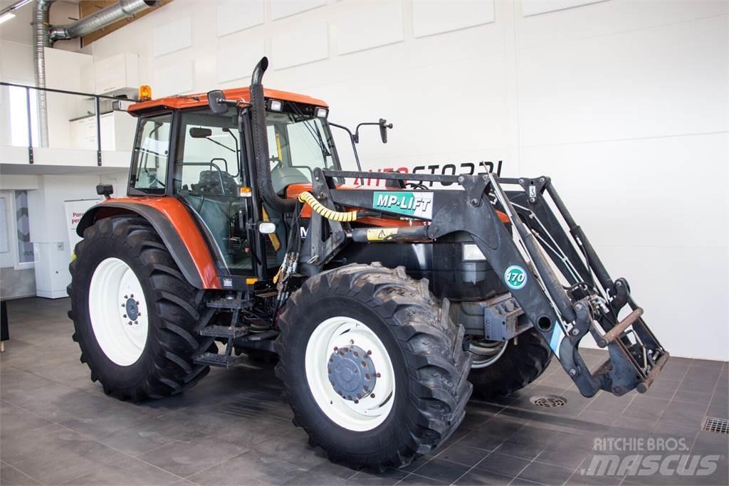 New Holland M135 Traktoren