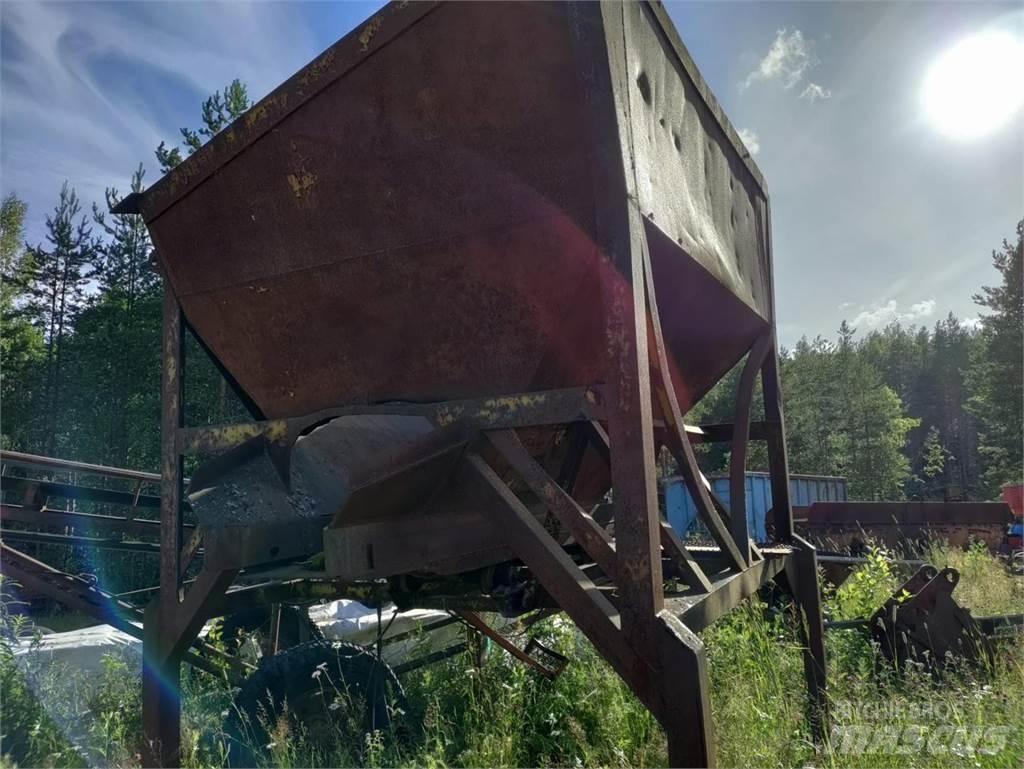  Syöttösuppilo Sonstige Baumaschinen