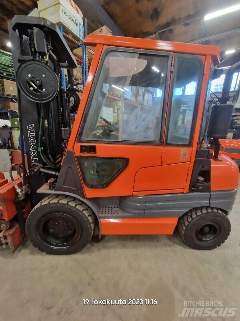 Toyota 02-6FDF30 Dieselstapler