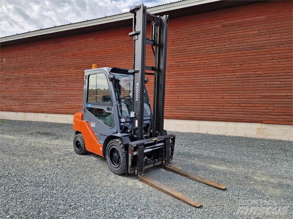 Toyota 02-8FDF30 Dieselstapler
