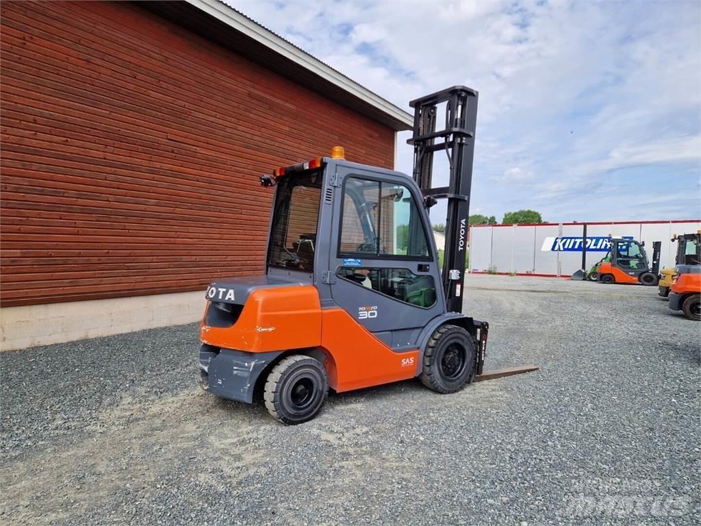 Toyota 02-8FDF30 Dieselstapler