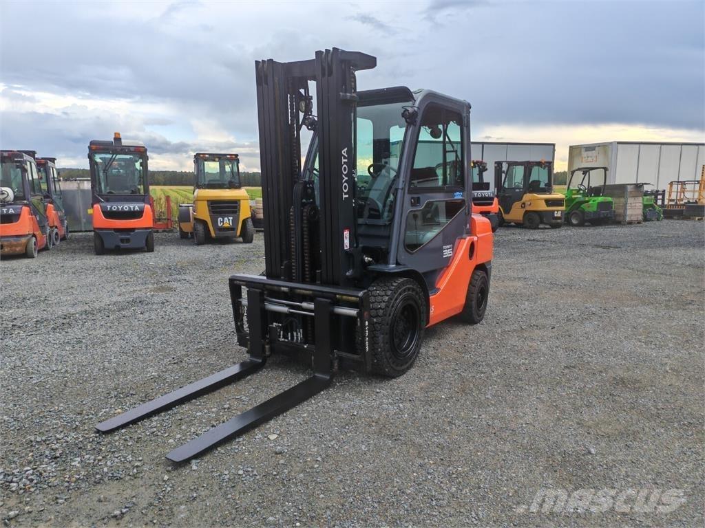 Toyota 02-8FDJF35 Dieselstapler