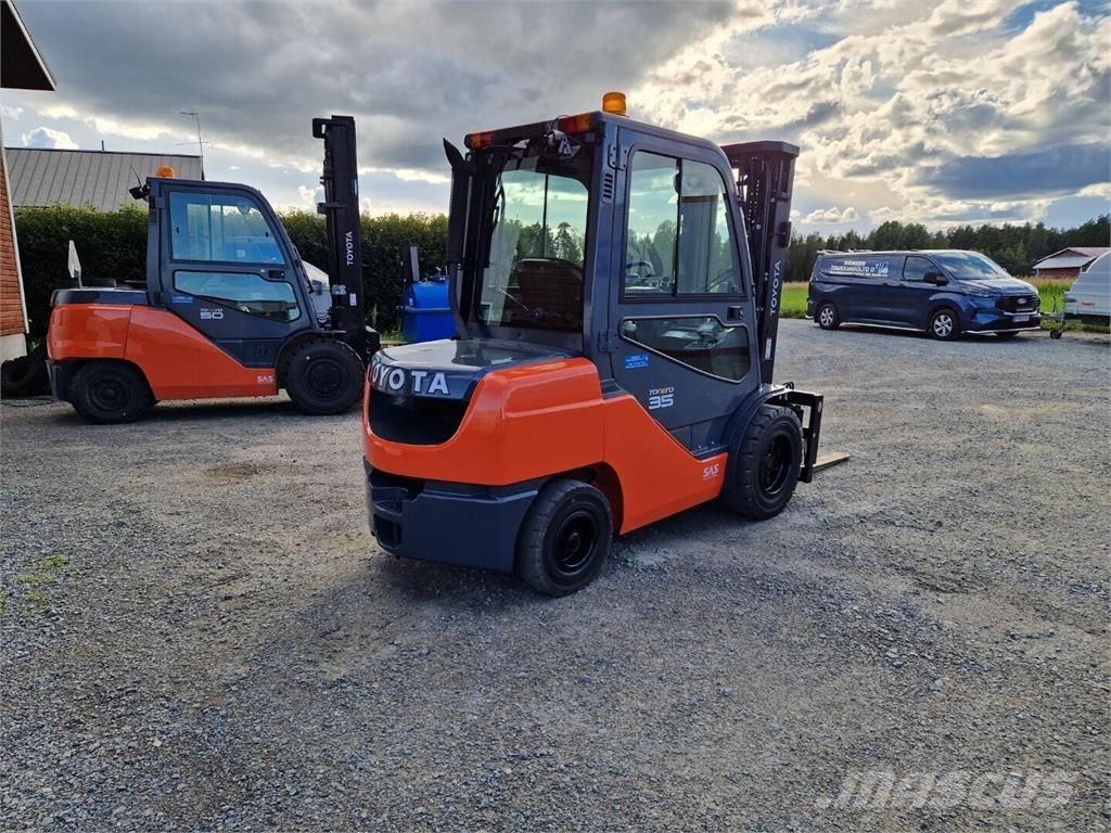 Toyota 52-8FDJF35 Dieselstapler
