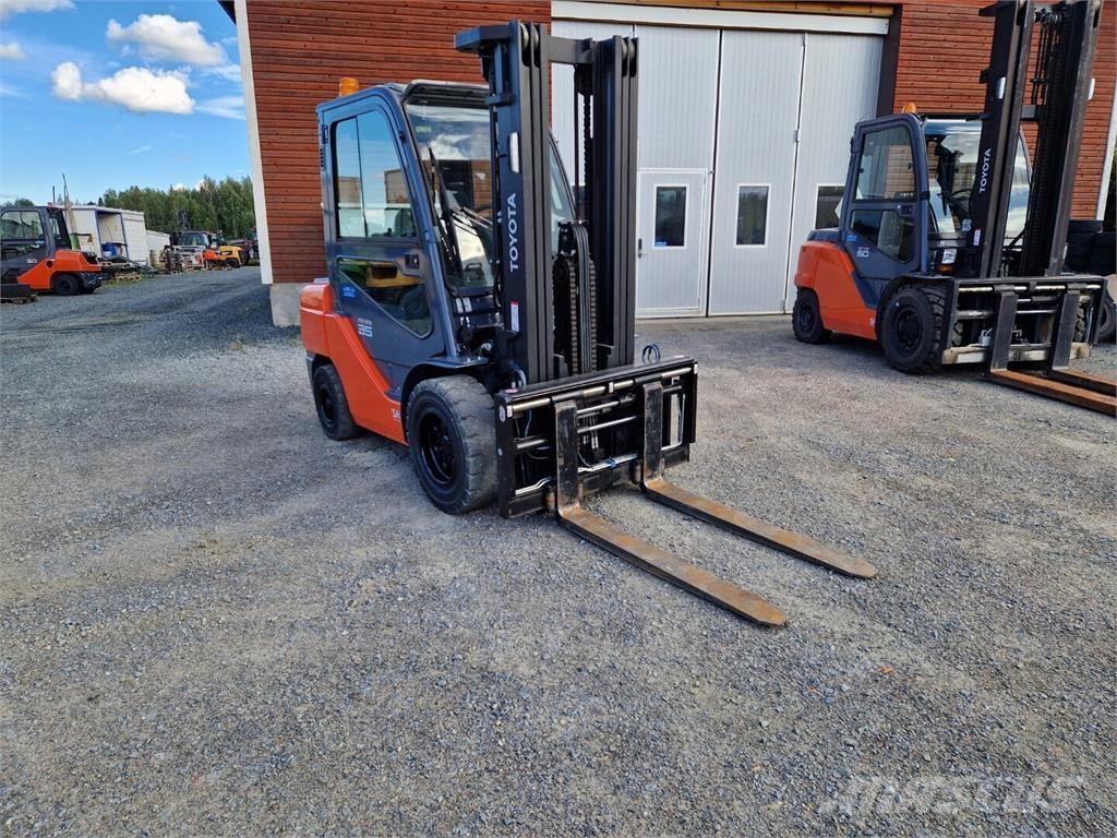 Toyota 52-8FDJF35 Dieselstapler