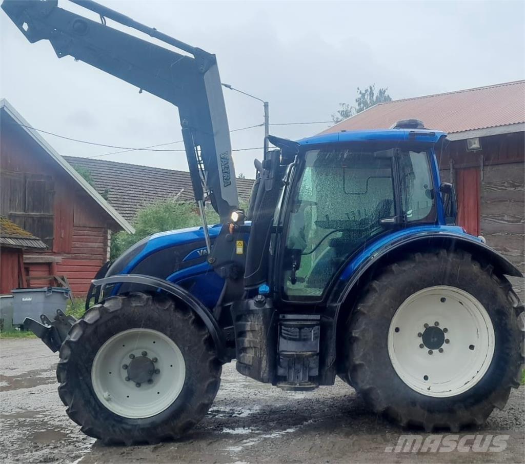 Valtra N134 Traktoren