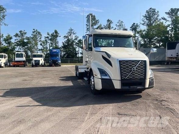 Volvo VNL64T300 Sattelzugmaschinen
