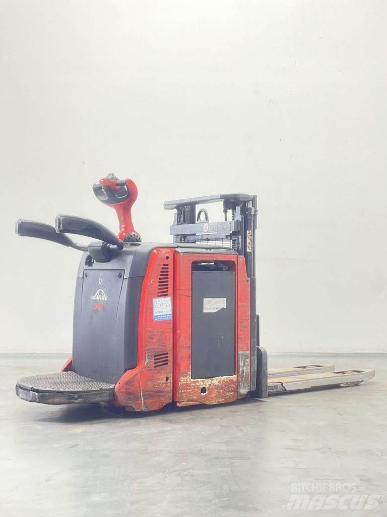Linde D12AP-133 Deichselstapler