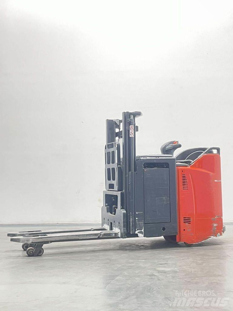 Linde D12HPSP-133 Deichselstapler