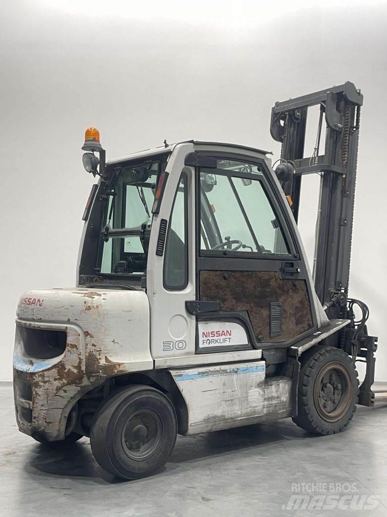 Nissan YG1D2A300 Dieselstapler
