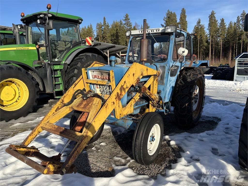 Ford 5000 med lastare Traktoren
