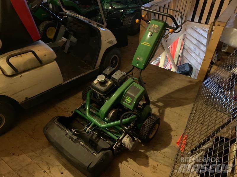 John Deere 220 Reitermäher