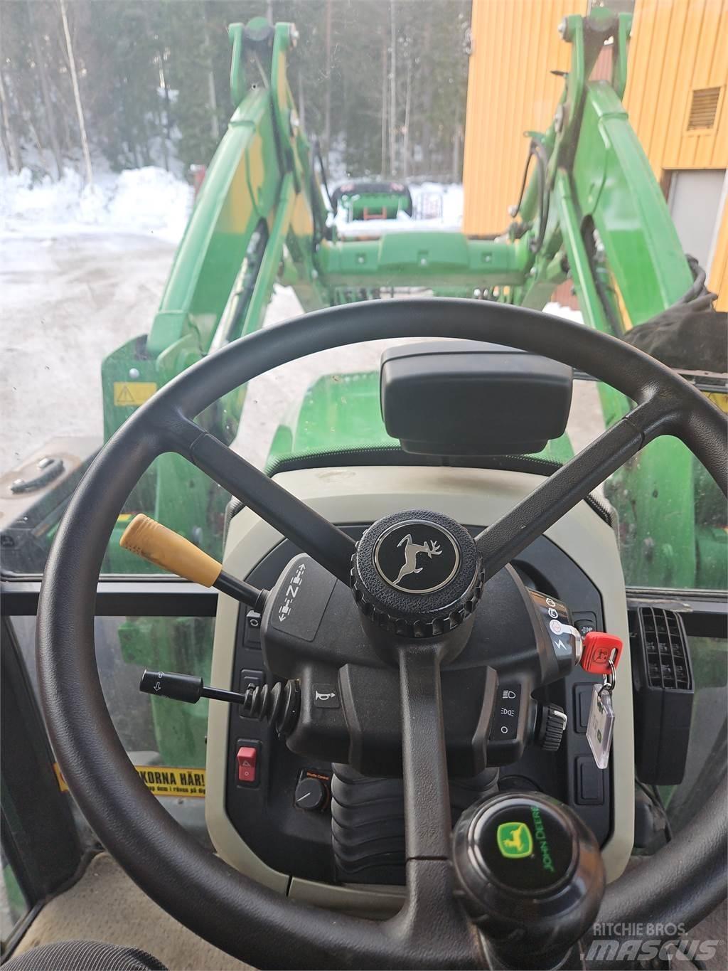 John Deere 5115M Traktoren