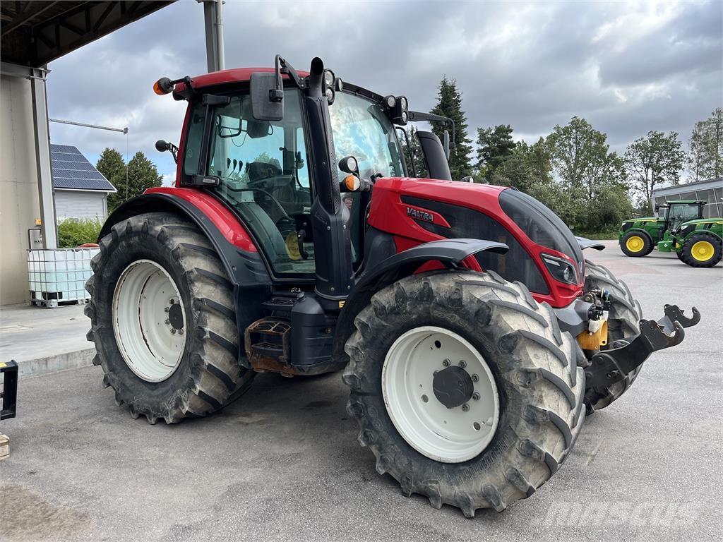 Valtra N174 Traktoren