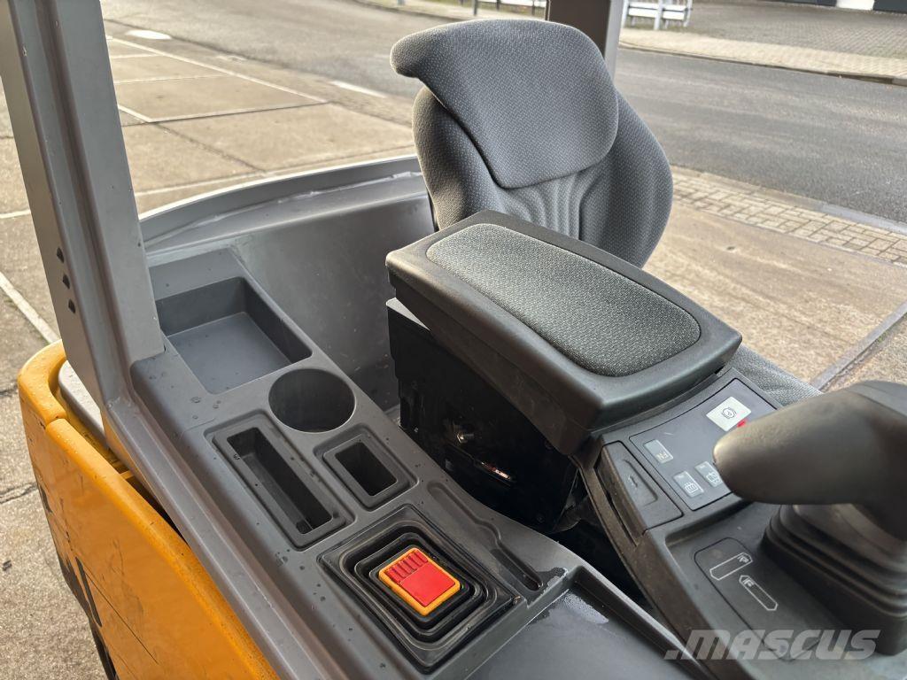 Jungheinrich EFG 320 Elektrostapler