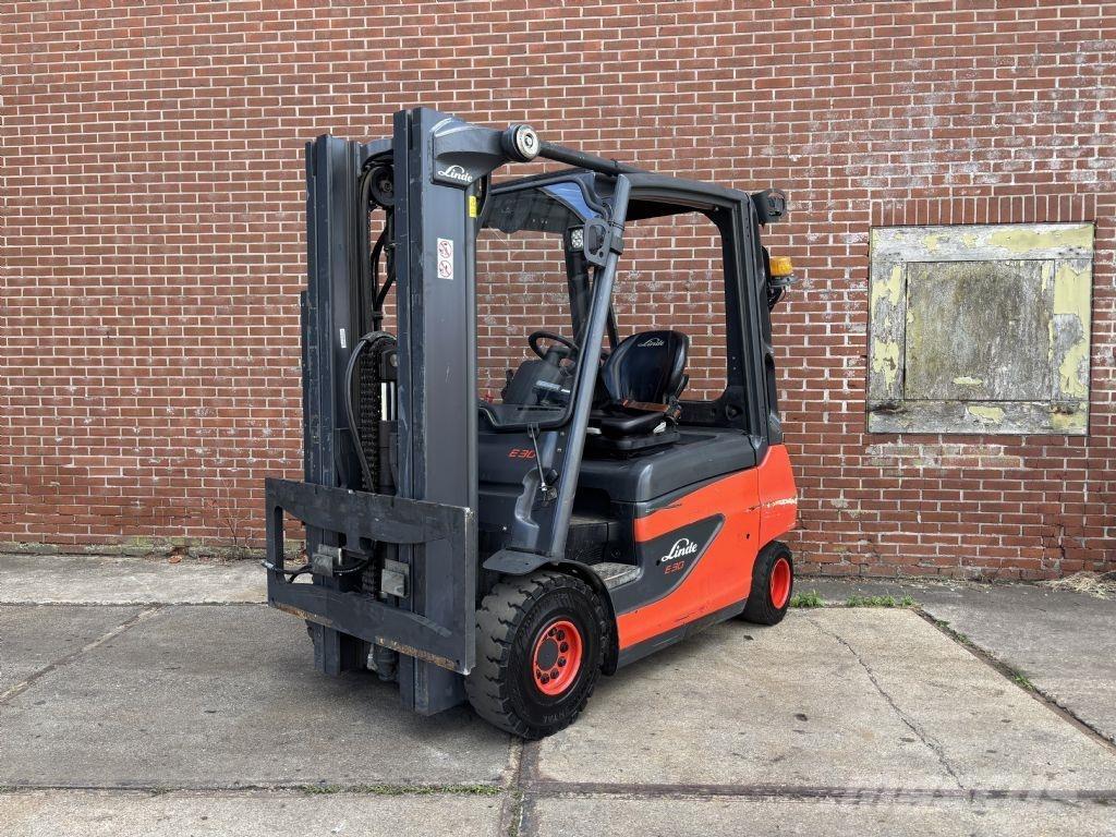 Linde E30-01 Elektrostapler