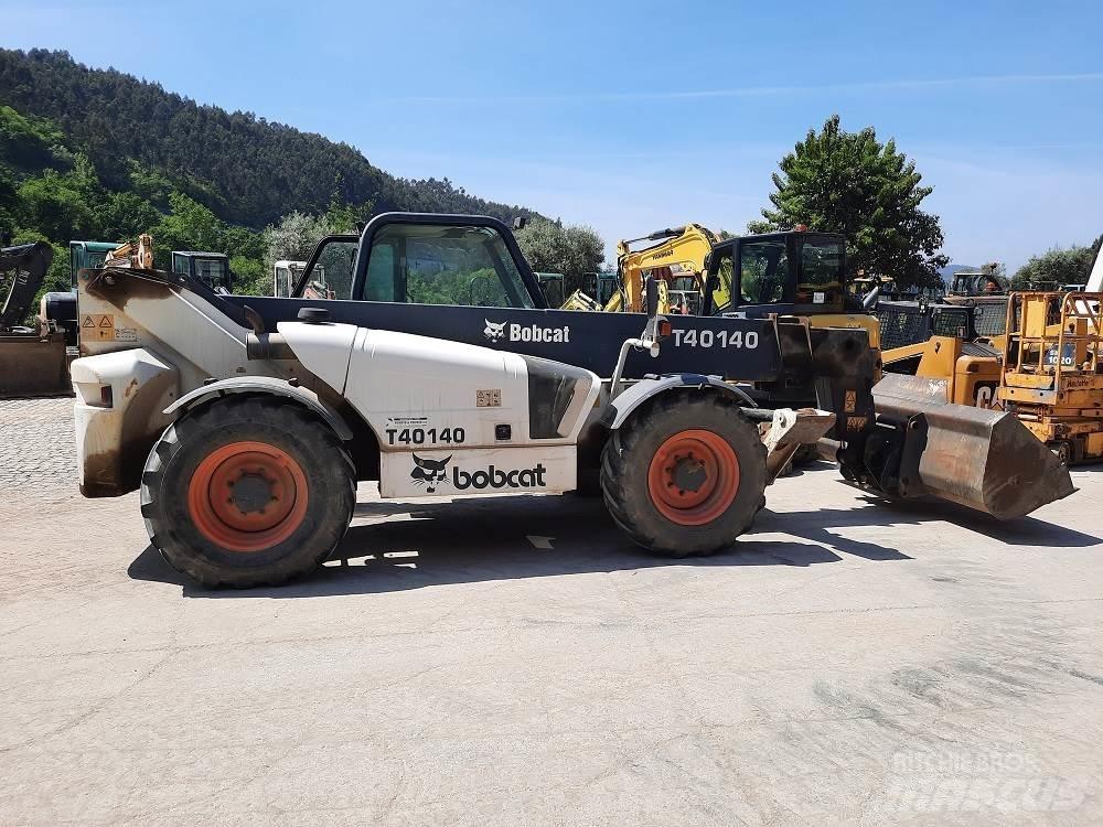 Bobcat T40-140 Schubmaststapler