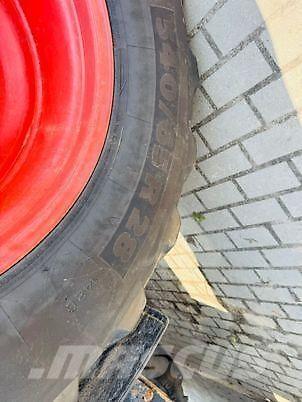 CLAAS ARION 640 Traktoren