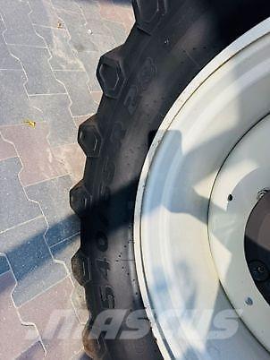 Valtra T174 VERSU Traktoren