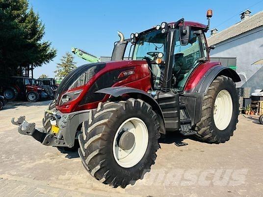 Valtra T174 VERSU Traktoren