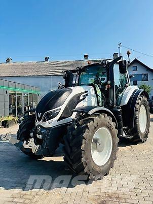 Valtra T174 VERSU Traktoren