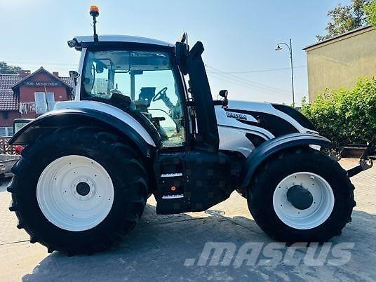 Valtra T174 VERSU Traktoren