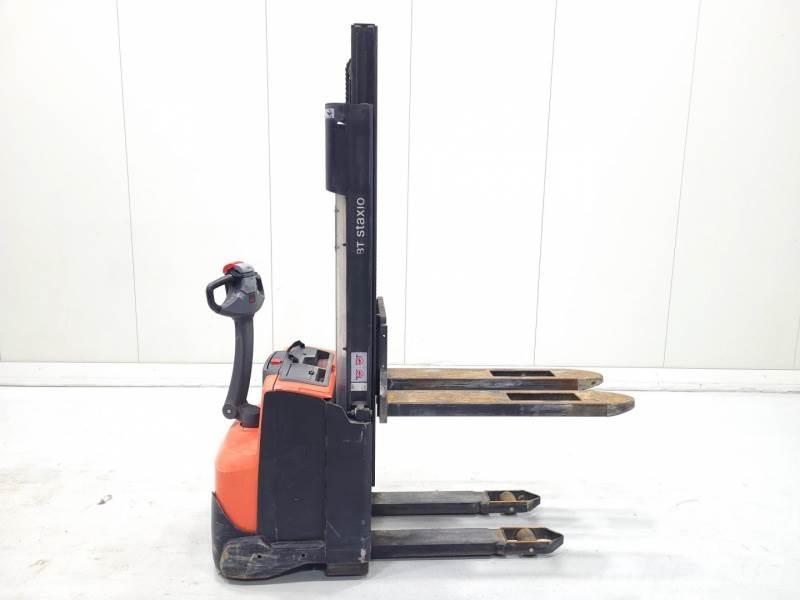 BT SWE100 Handgeführter Palettenstapler