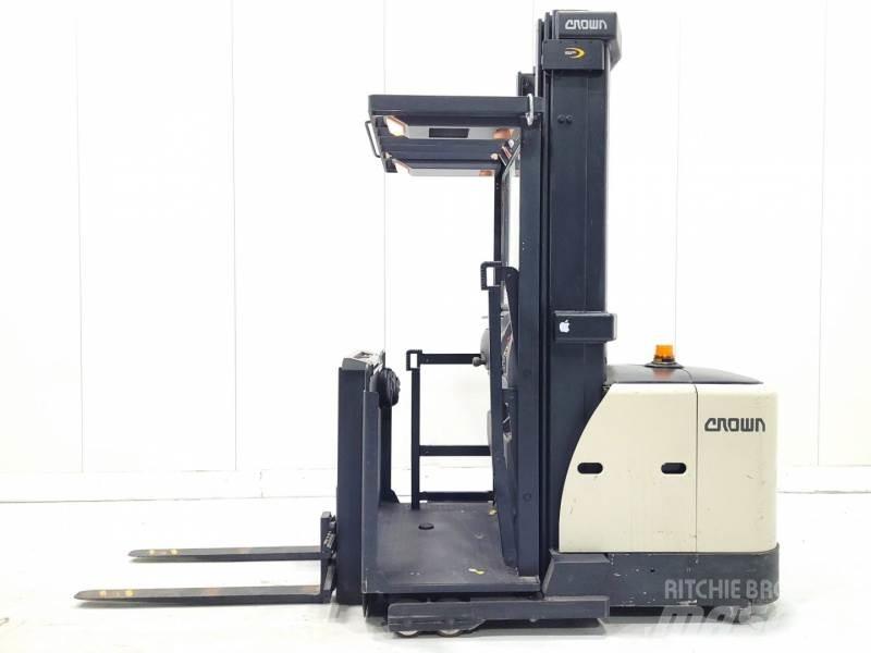Crown SP3522-1.0 Mittelhub-Kommissionierer