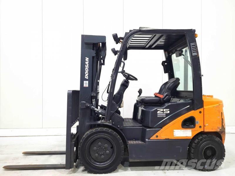 Doosan D25S-7 Dieselstapler