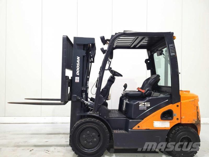 Doosan D25S-7 Dieselstapler