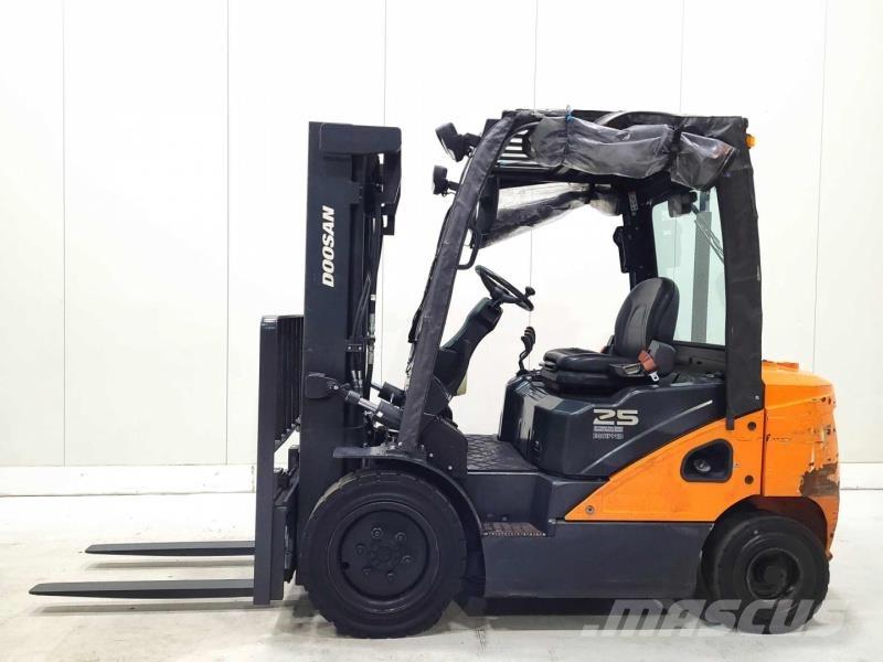 Doosan D25S-7 Dieselstapler