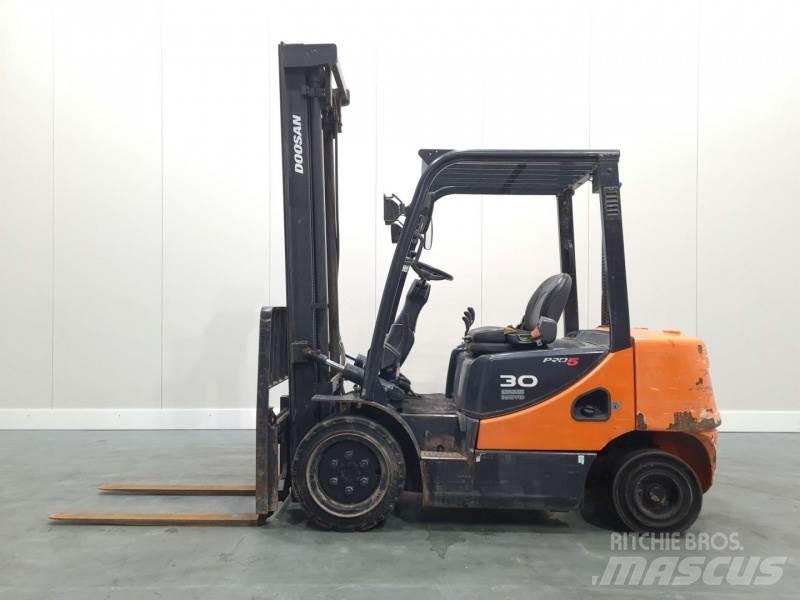 Doosan D30S-5 Dieselstapler