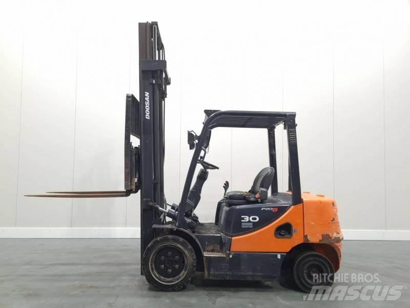 Doosan D30S-5 Dieselstapler