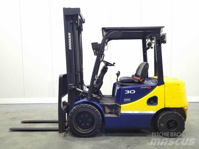 Doosan D30S-5 Dieselstapler