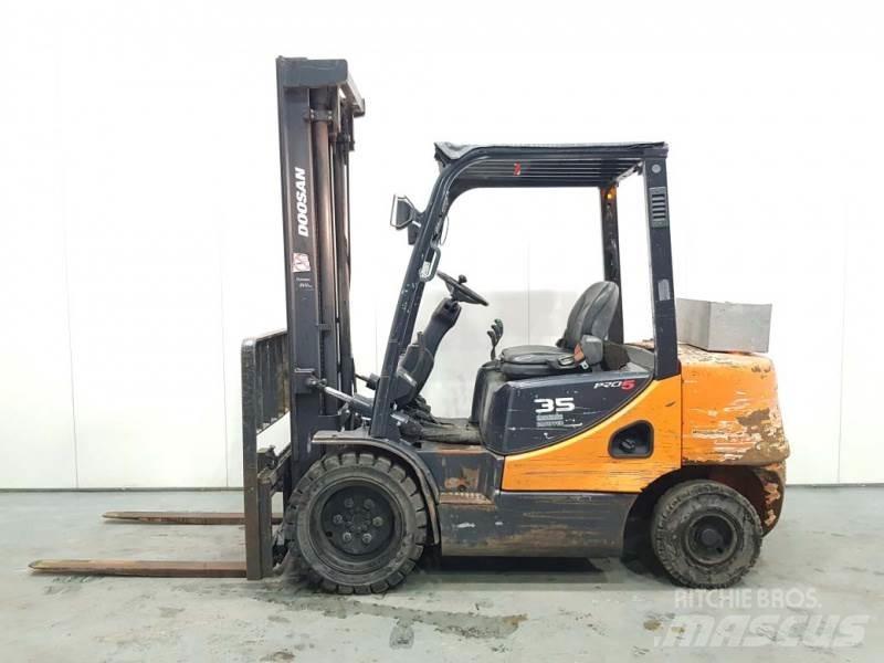 Doosan D35C-5 Dieselstapler