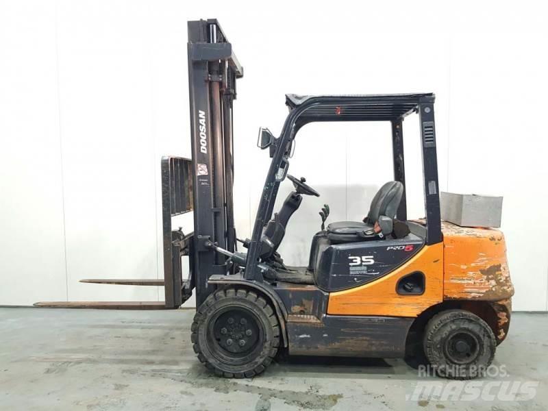 Doosan D35C-5 Dieselstapler